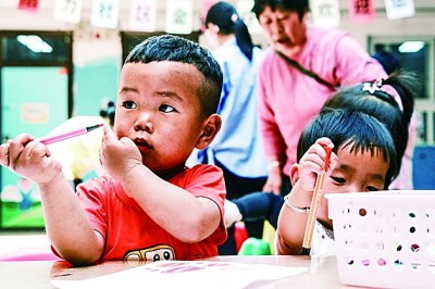 火狐电竞官方网站火狐电竞app首页儿童教育流动、留守儿童早期教育难题如何破(图2)